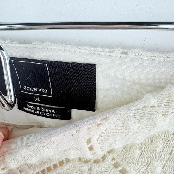 Anthropologie Dolce Vita Mid Rise Boho Ivory Crochet Lace Shorts Size 14 Festive - Picture 2 of 10